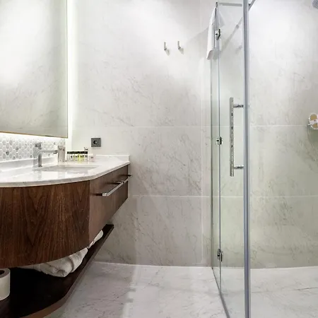 Tnr & Hotel 3*